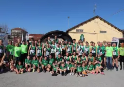 La squadra della Podistica Buschese con la nuova divisa sociale